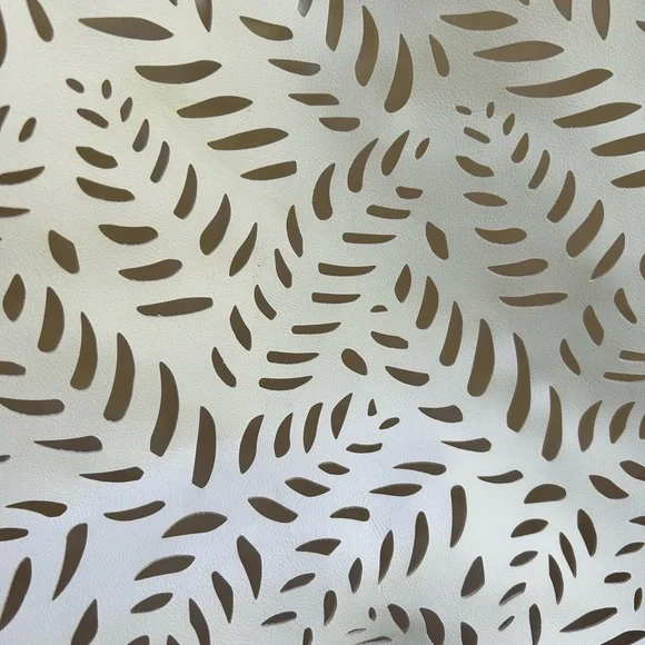 NWOT-Oscar de la Renta Cream Cut-Out Tote - Picture 5 of 7